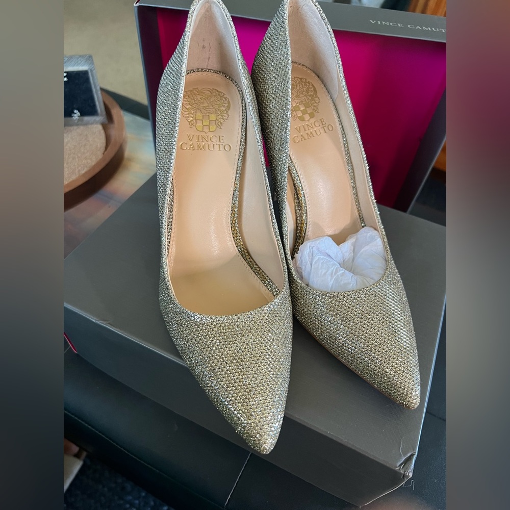Vince Camuto Vo-Cresida Flash Gold/Silver Fabric Heels Size 7 M